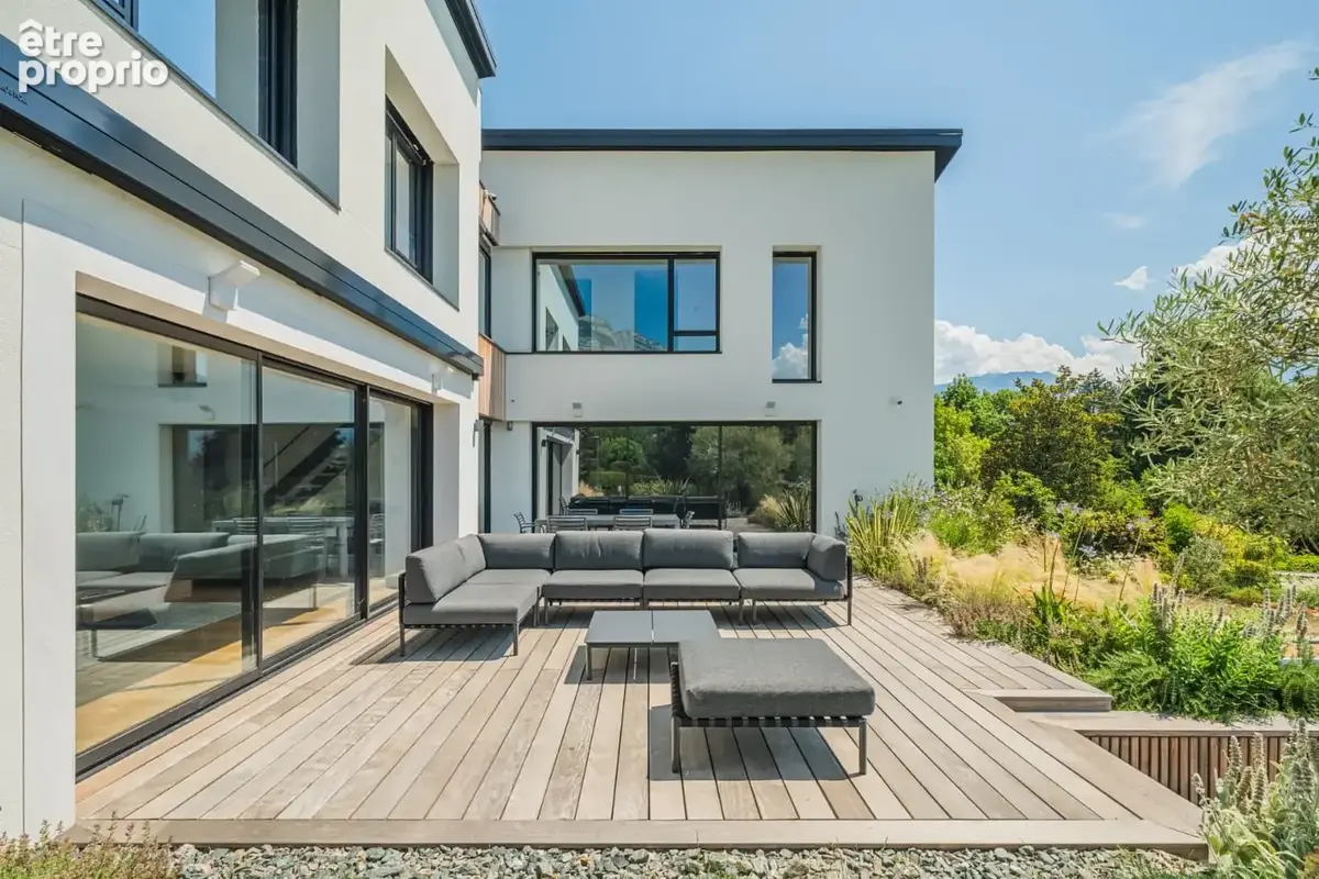 Maison 240 m² à Saint-Ismier  - photo 4