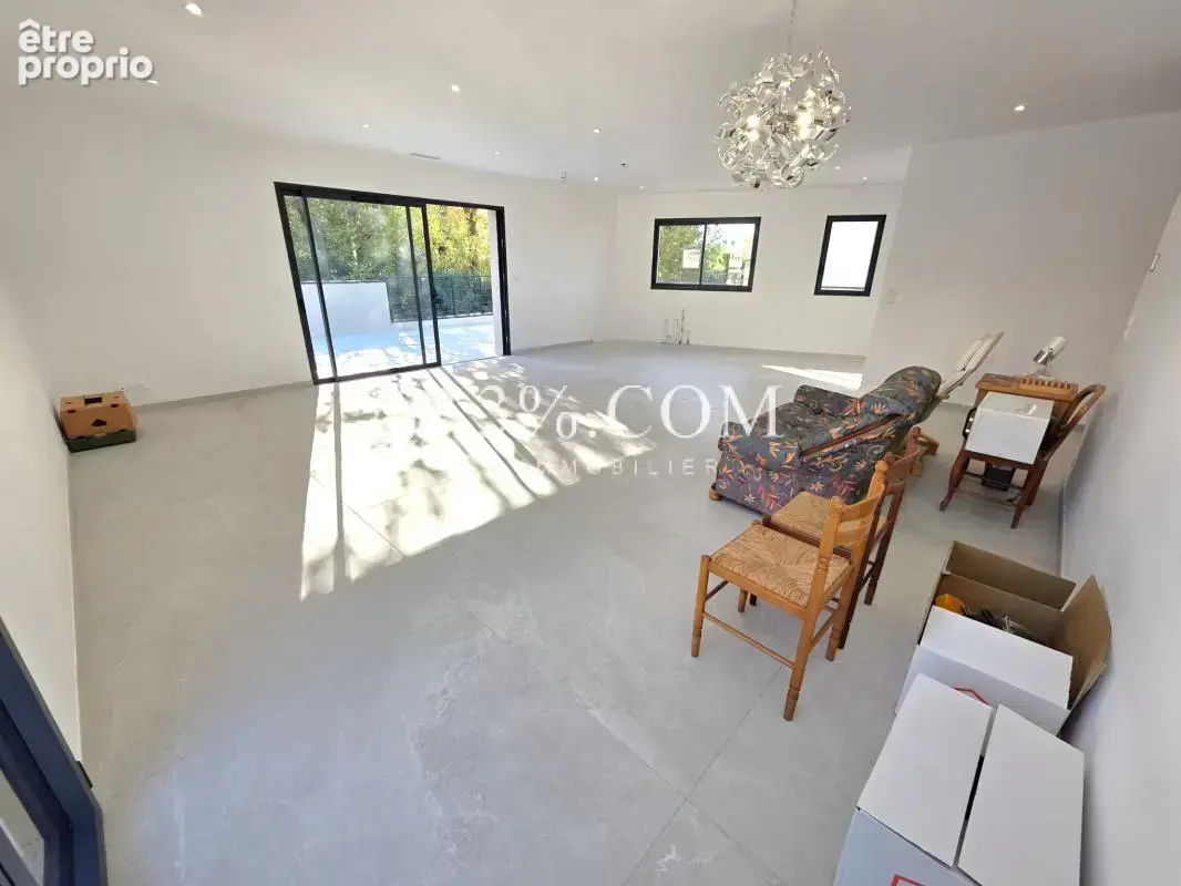 Grande villa neuve en plein centre-ville - photo 14