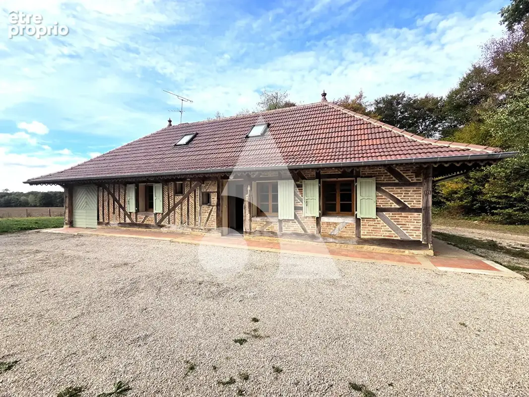 Maison bressane rénovée, 3 chambres, mezzanine, garage et terrain de 1 271 m² - photo 6