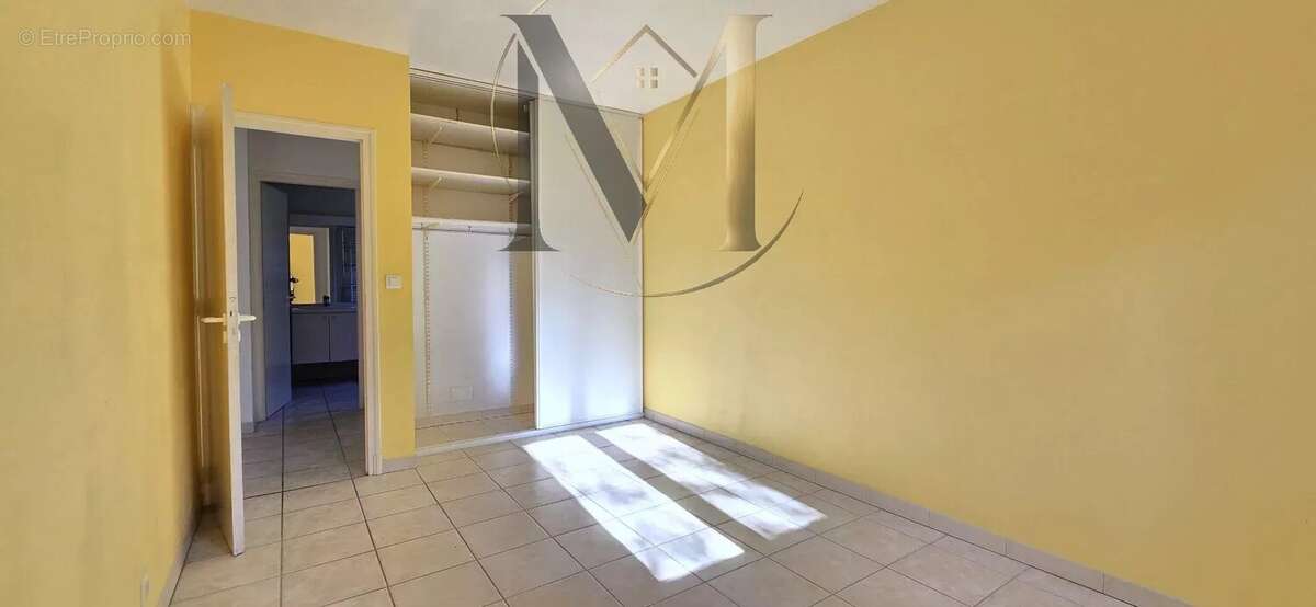 Maison à BUROS