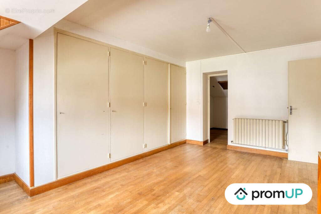 Maison à AINAY-LE-CHATEAU