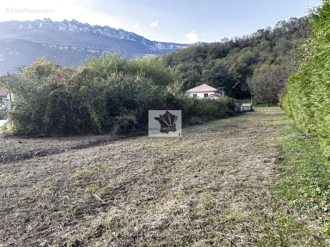 Terrain à BARRAUX