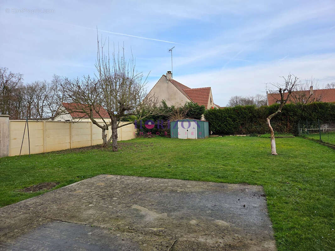 Maison à LA CHAPELLE-EN-SERVAL