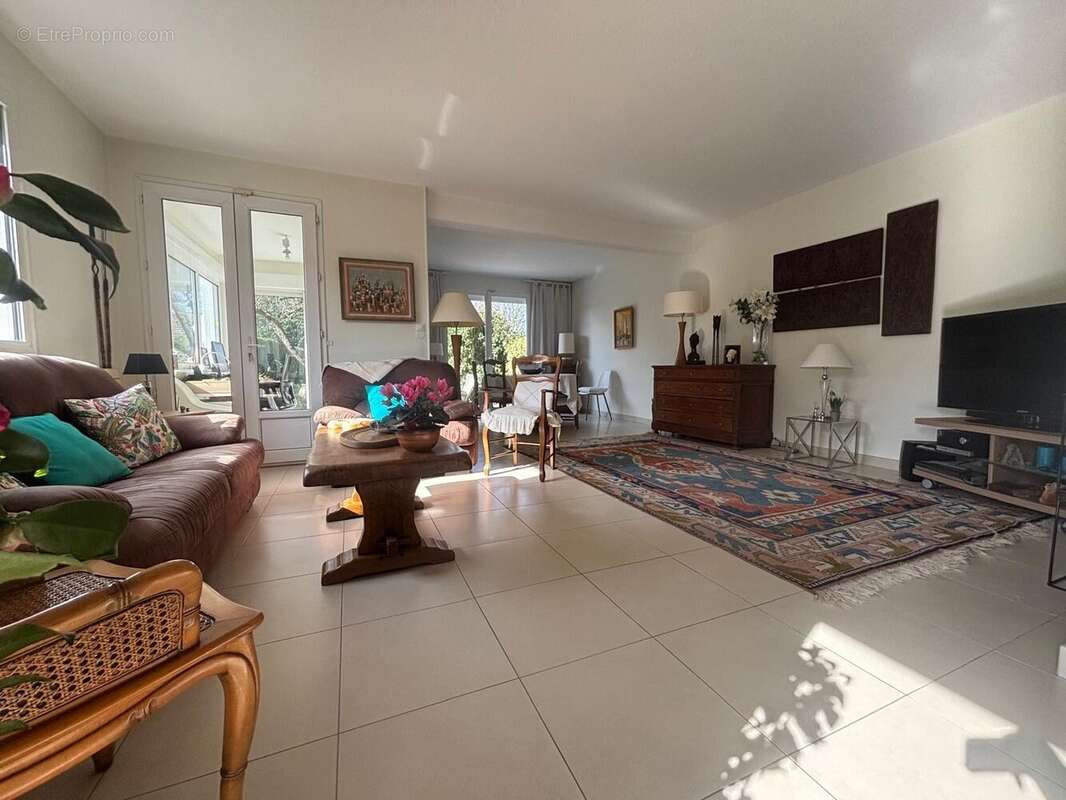 Maison à SAINTRY-SUR-SEINE