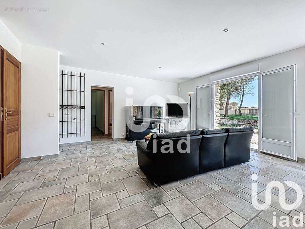 Maison 203 m² à La Baume-De-Transit  - photo 6