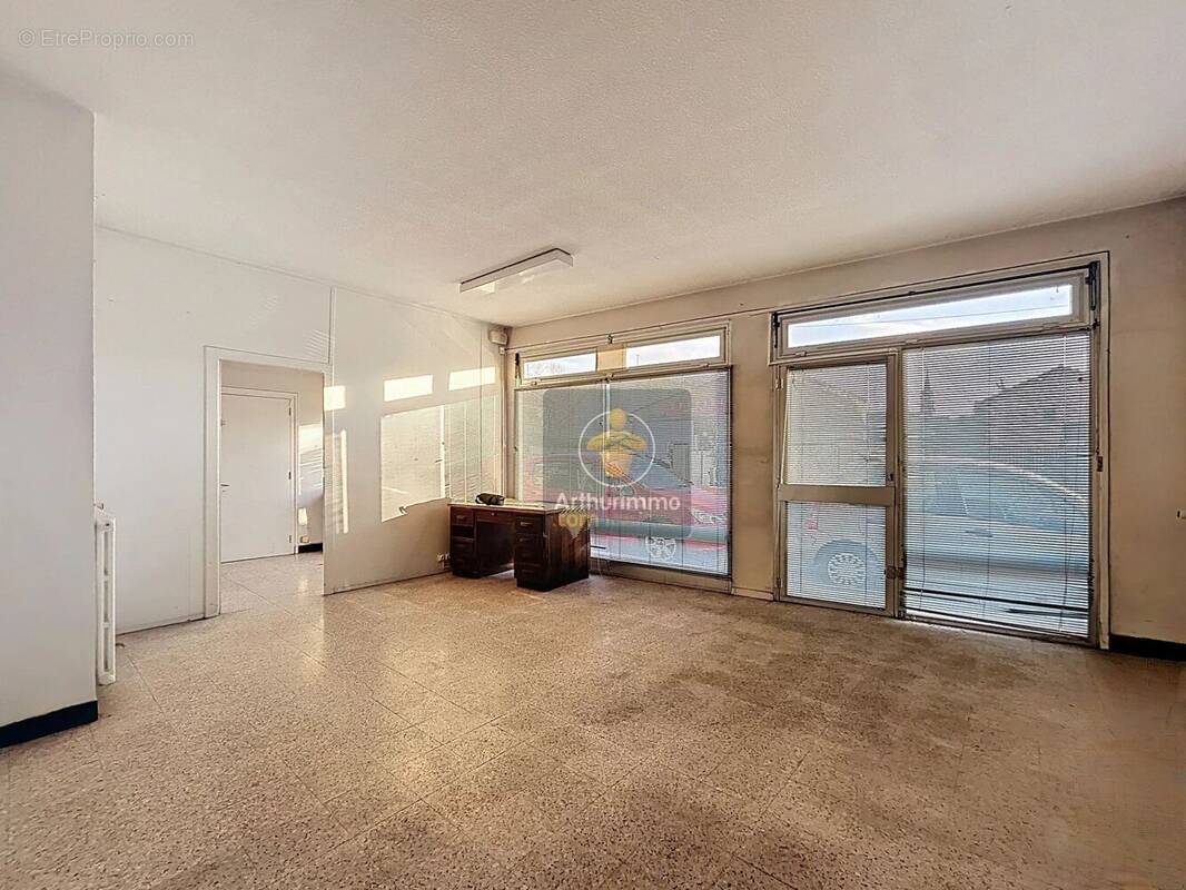 Commerce à LA TOUR-DU-PIN