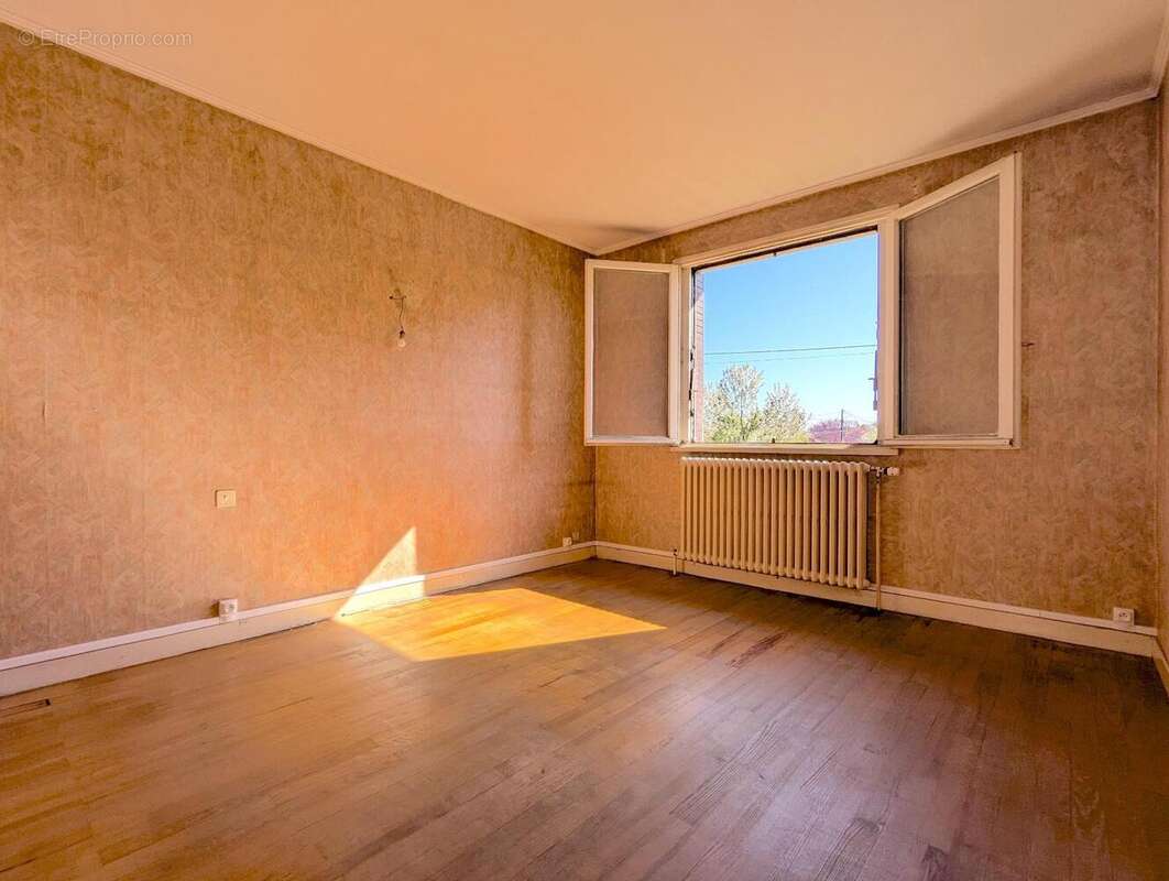   - Maison à CHARVIEU-CHAVAGNEUX