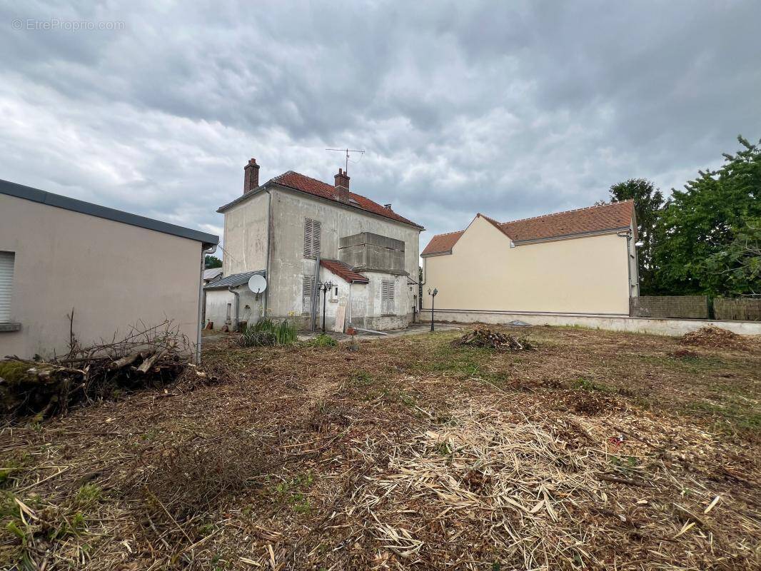 Maison à FAVIERES