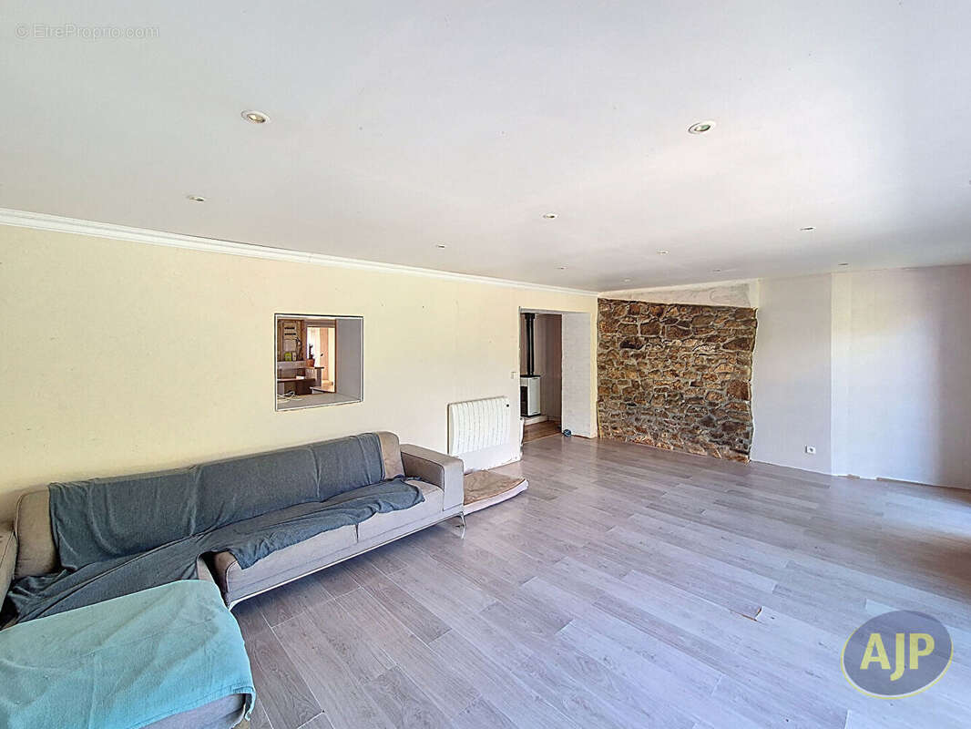 Maison à BAZOGES-EN-PAILLERS