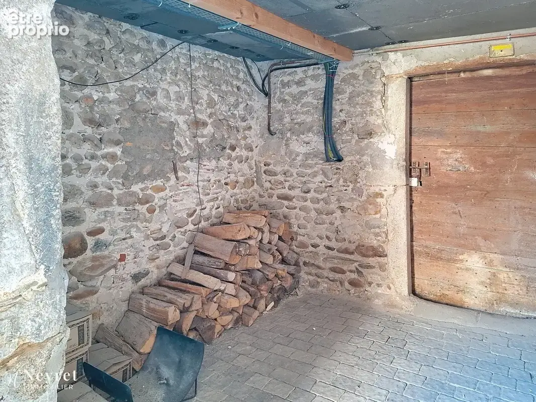 Corps de ferme rénové  de 361,51 m2 sur une parcelle de 956 m2  dont  2 T2 apportant des revenus locatifs - photo 26
