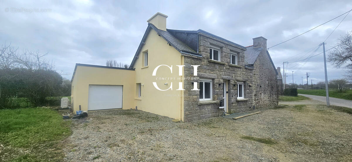 Maison à SAINT-GLEN