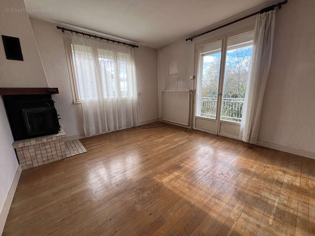 Maison à VELESMES-ESSARTS