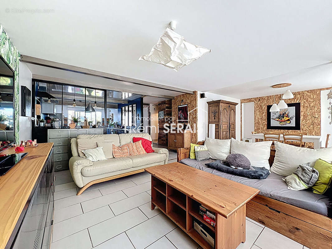 Maison à SAINT-DENIS-DE-MERE