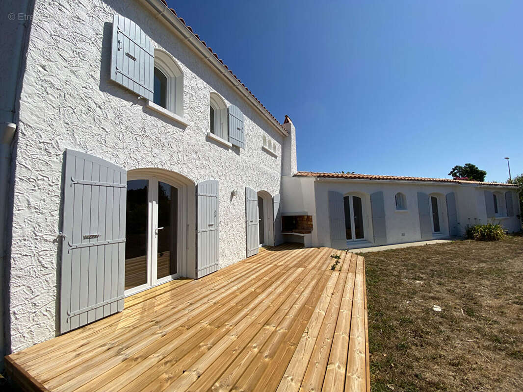 À 400 m de la plage - Maison de charme sur 1 000 m² de terrain - photo 2