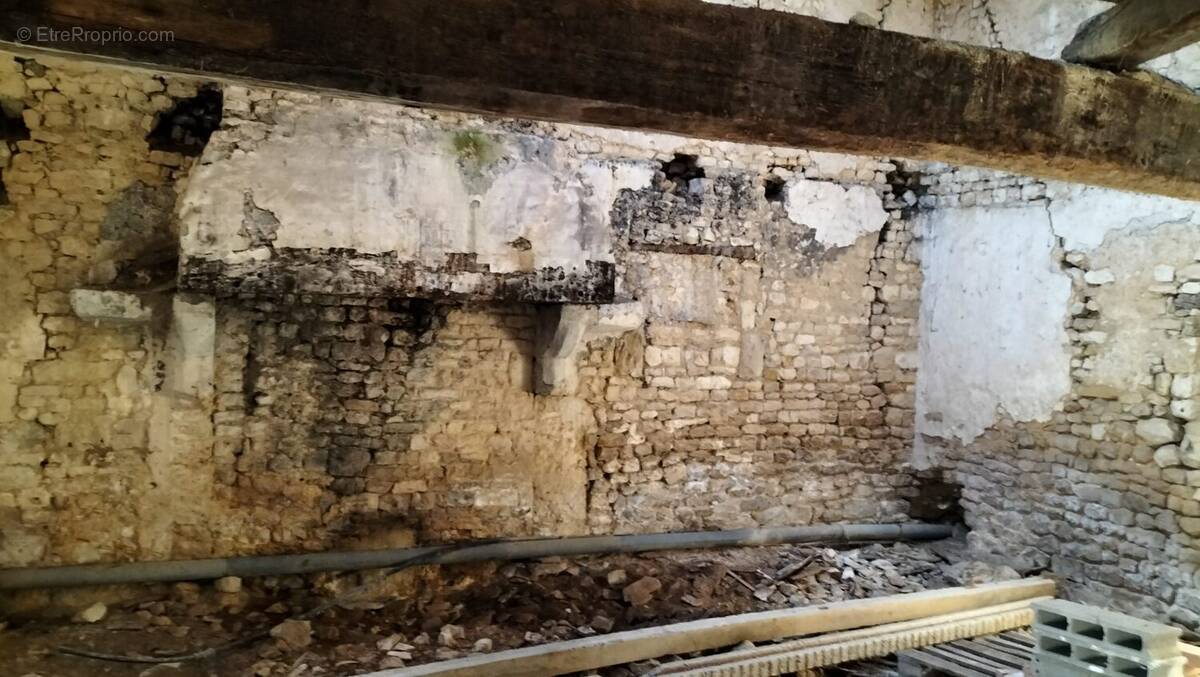 Maison à SAINT-SATURNIN-DU-BOIS