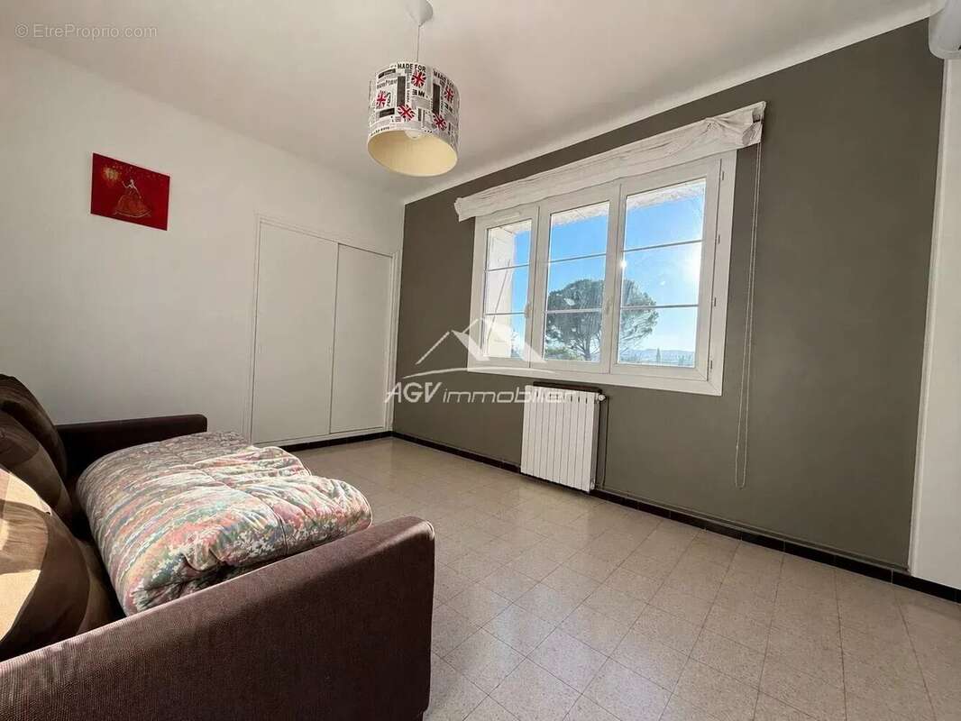 Mas de 220 m² – 6 chambres – Terrain de 1 722 m² – Piscine chauffée - photo 16