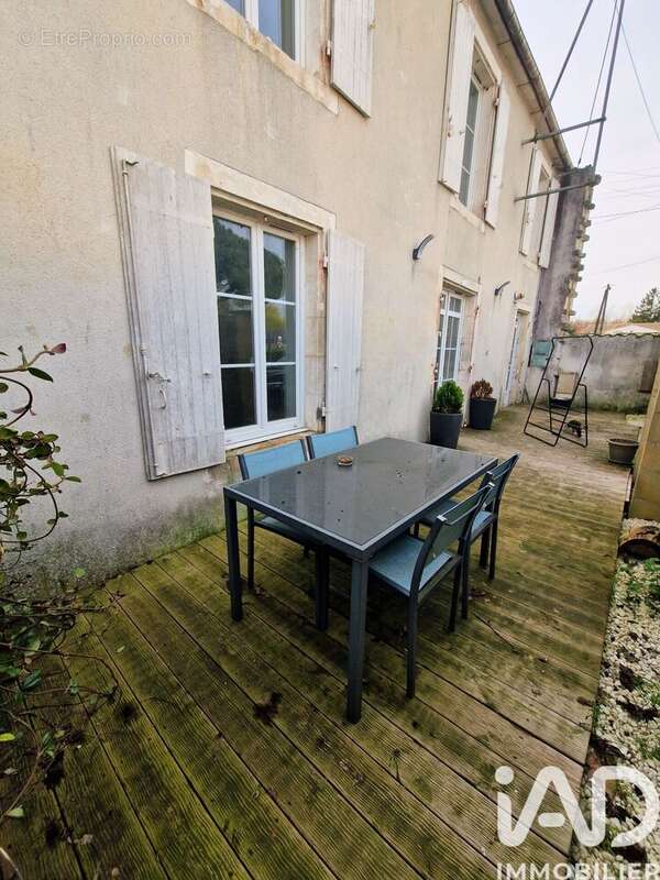 Photo 2 - Maison à SURGERES