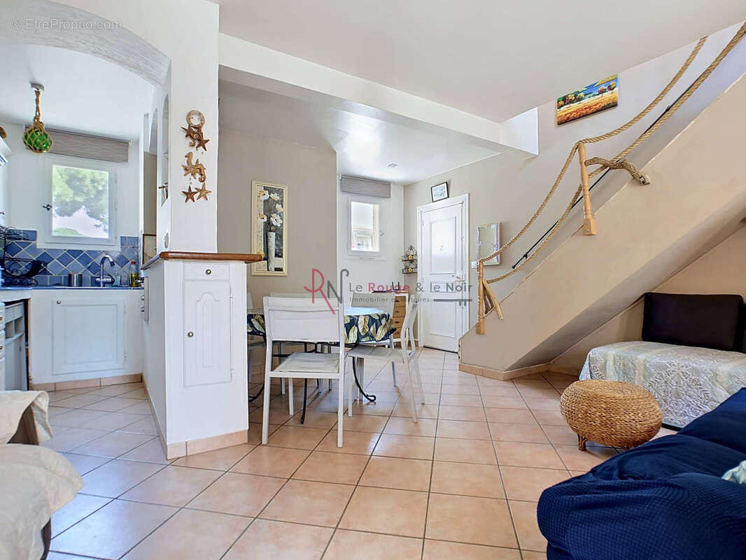 Port de Hyères / La Capte - Duplex de 50m2 en dernier étage - photo 2