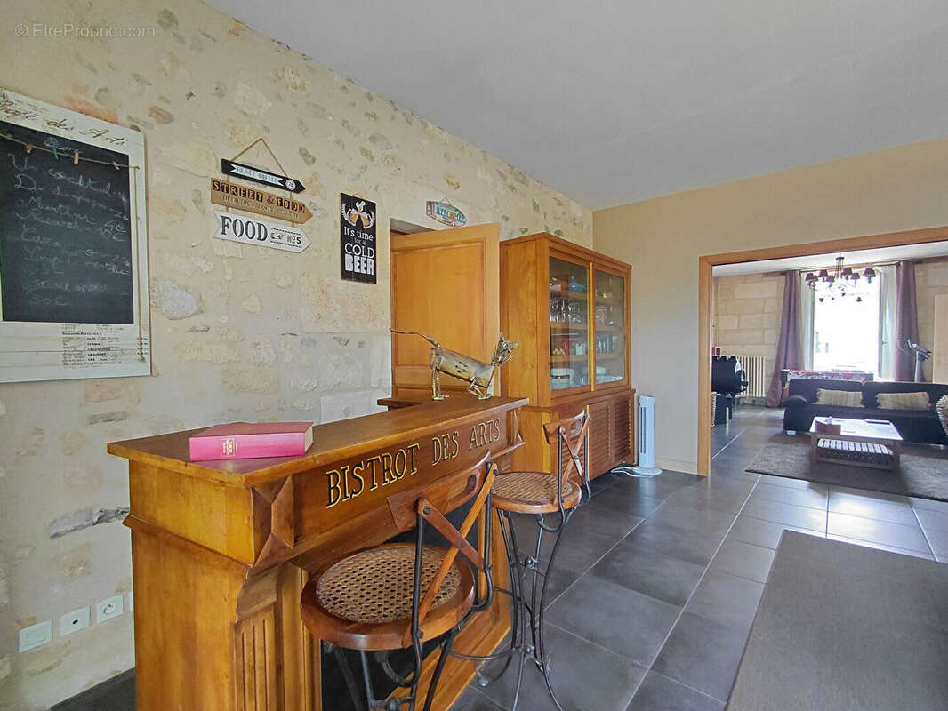 Maison de ville "bourgeoise" 245 m² Pugnac - photo 5