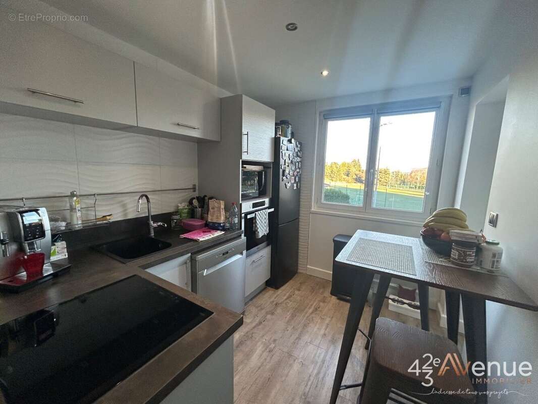 Appartement à SAINT-JEAN-BONNEFONDS