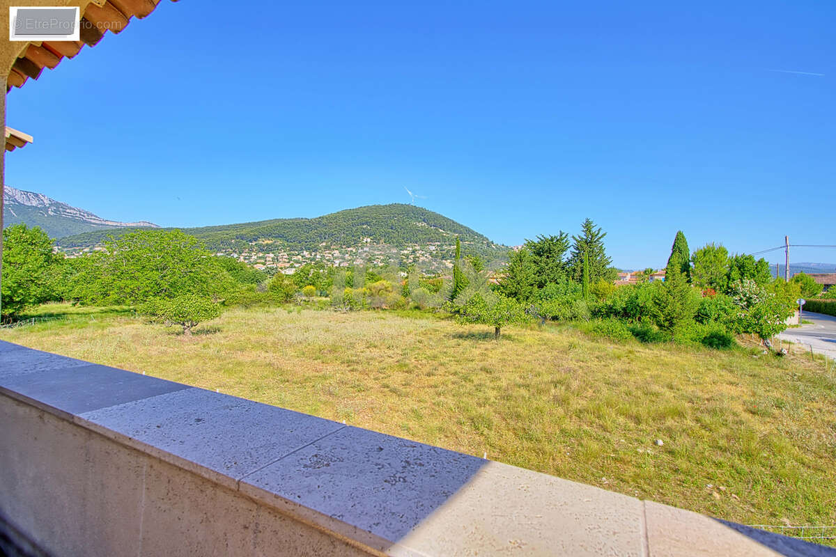 Appartement à SOLLIES-VILLE