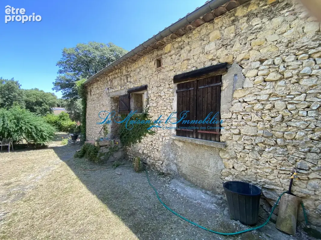 À 5 min de Vézénobres : ancienne bergerie en pierre dans un écrin de verdure - photo 3