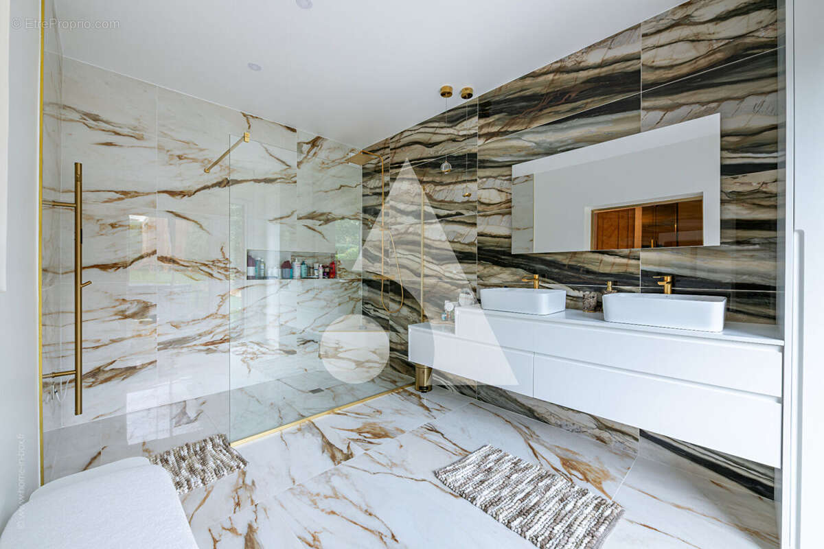 Maison à CHENNEVIERES-SUR-MARNE