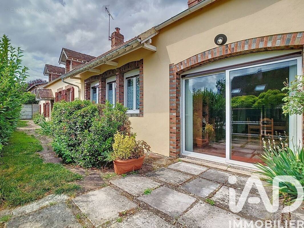 Photo 1 - Maison à SAINT-GERMAIN-LAVAL