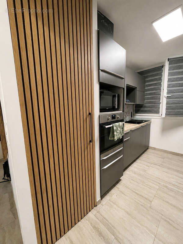 Appartement rénové 78 m2, 2 chambres, cœur historique de Fréjus - photo 10