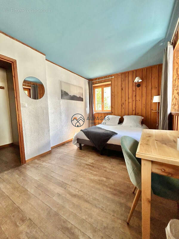 Commerce à RISTOLAS