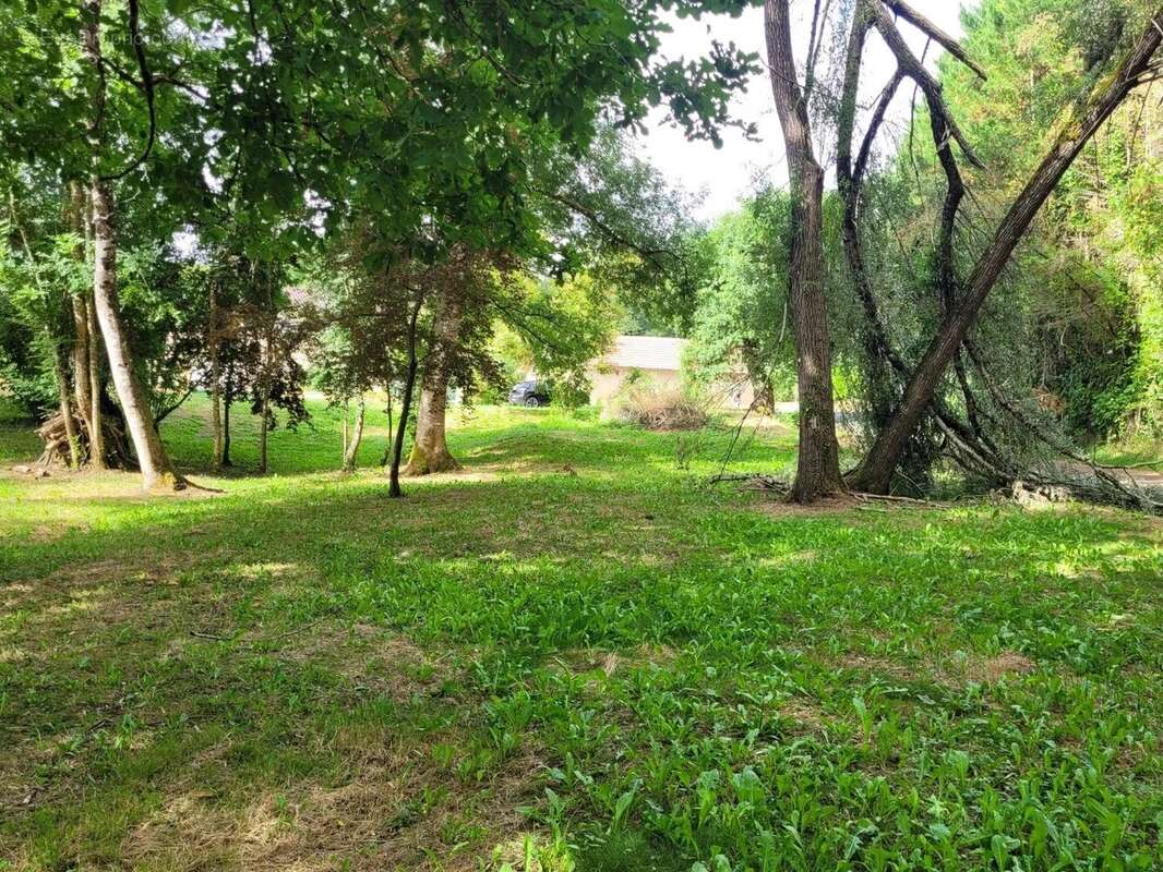 Maison de plain-pied avec terrain de près de 1500 m² - photo 8