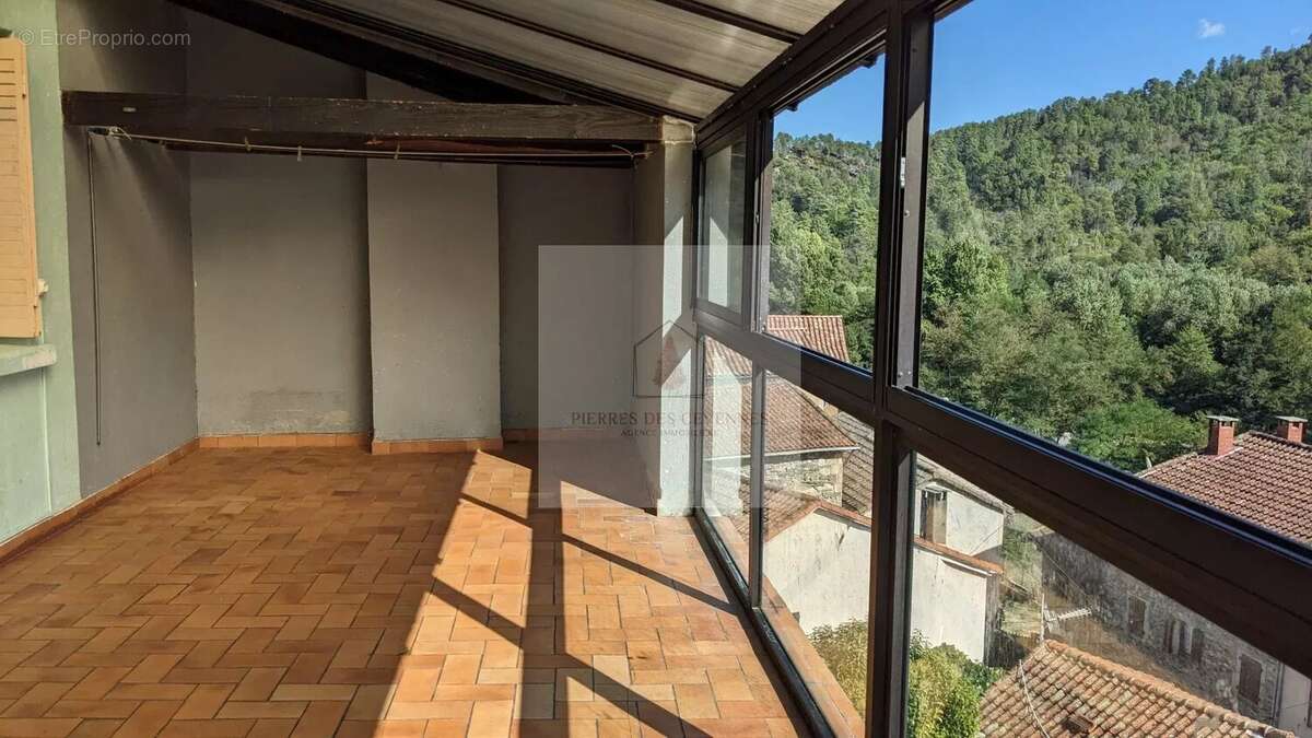 Appartement à LE COLLET-DE-DEZE