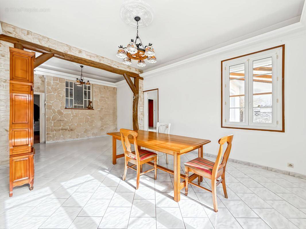 Maison à VILLENEUVE-L'ARCHEVEQUE