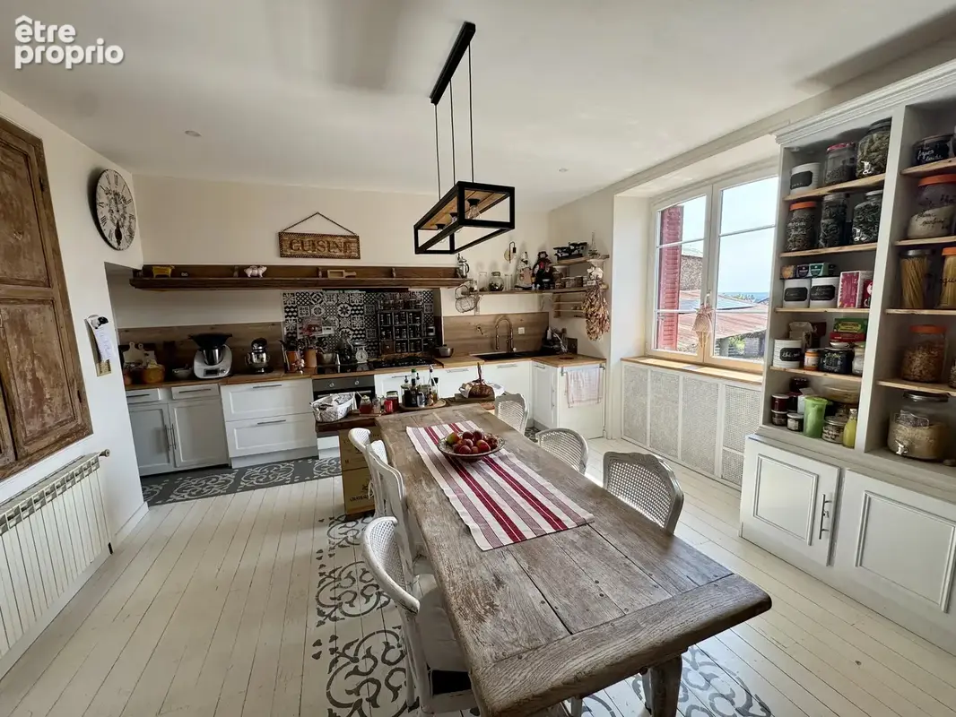 Rieupeyroux – Maison en pierre avec granges et 1,9 ha - photo 2