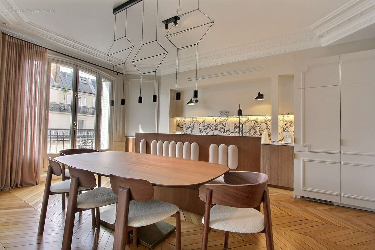 Appartement à PARIS-1E