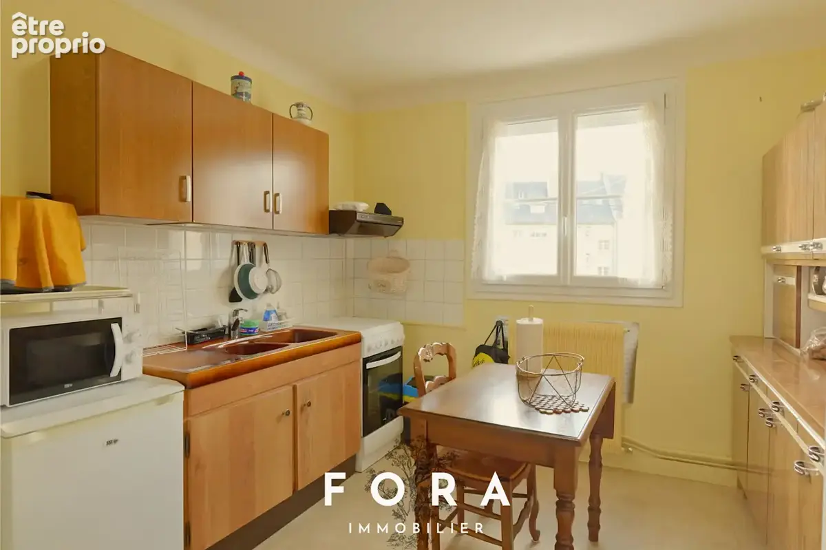 Appartement T3 de 72 m² en parfait état situé en hyper-centre de  Condé-en-Normandie ! - photo 5