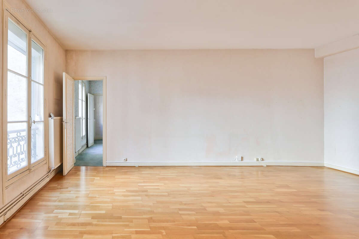 Appartement à PARIS-11E