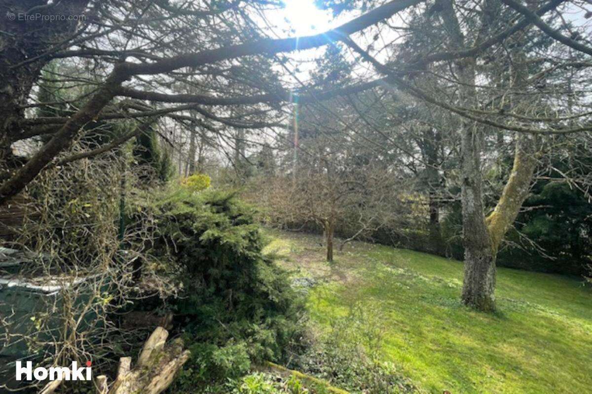 Terrain à CHARBONNIERES-LES-BAINS