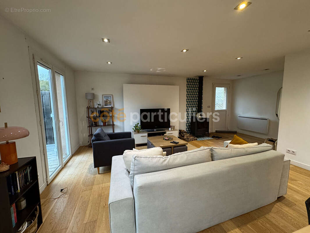 Maison à SAINT-SEBASTIEN-DE-MORSENT