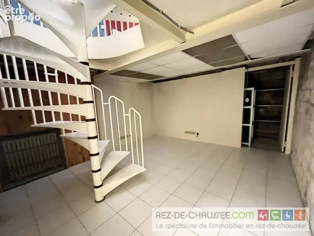Local commercial sur cour arborée - photo 9