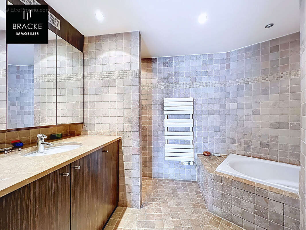 Appartement à COURBEVOIE