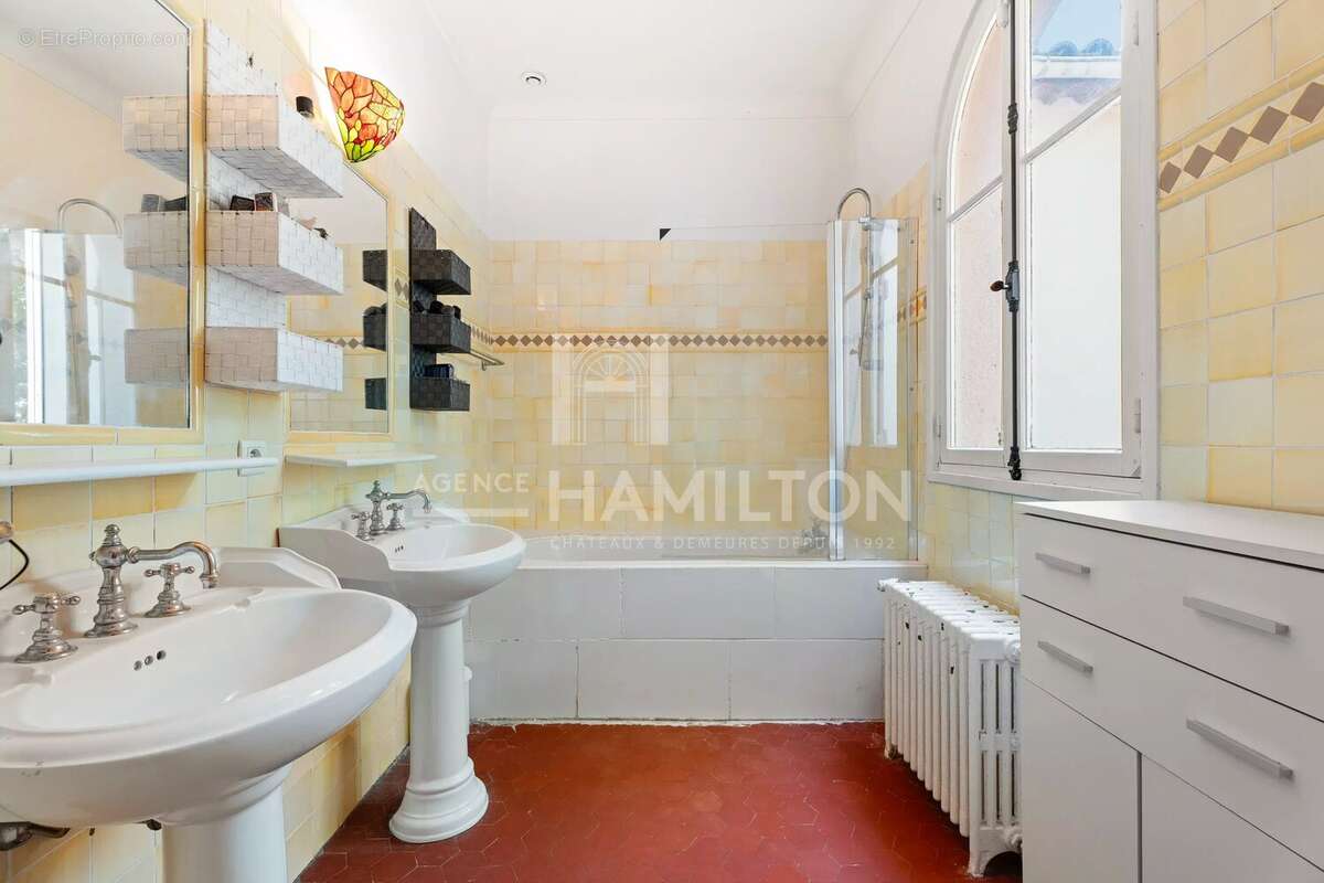Mas Provençal d’Exception – Piscine 15 x 7 m – Parc Plat de 2 181 m² – Dépendances – Grasse - photo 10