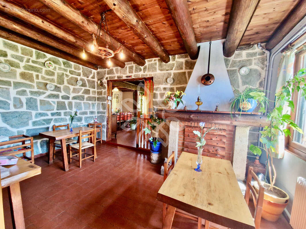 Maison à SAINTE-EUGENIE-DE-VILLENEUVE