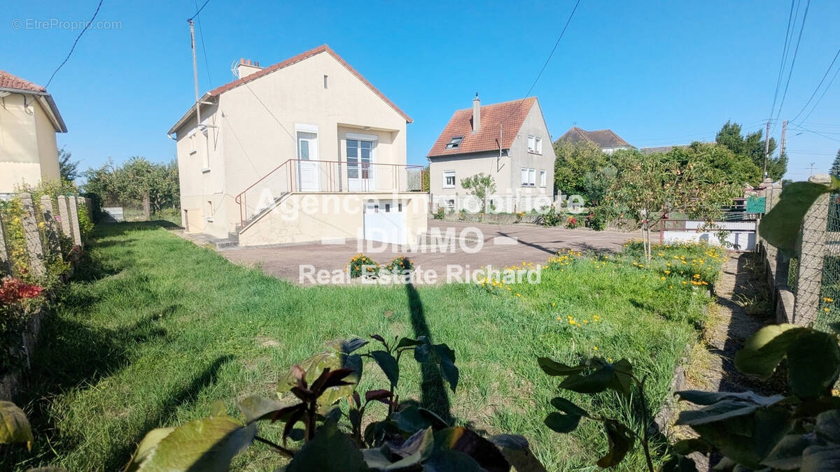 Maison à CORBEILLES