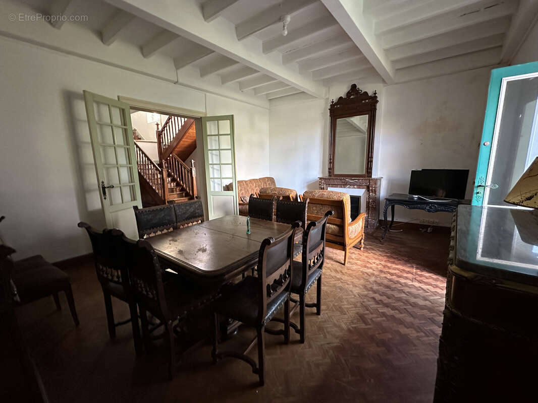 Maison à LA ROCHE-CHALAIS