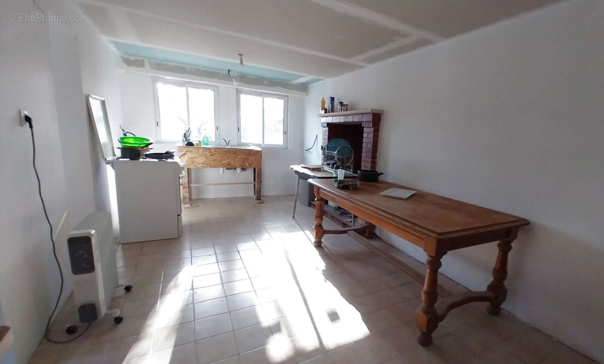 Maison à CHATEAU-L'EVEQUE