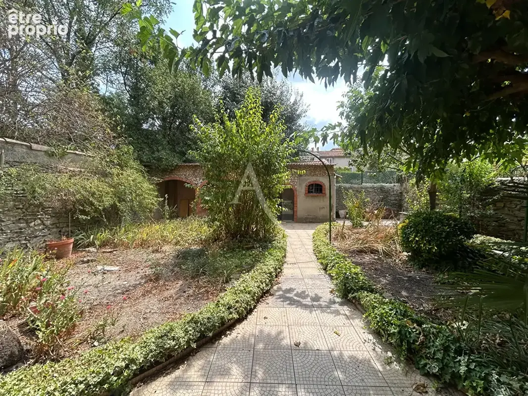 Maison de ville et de caractère à Carcassonne avec jardin. - photo 2