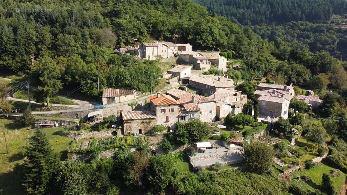 Appartement à PRIVAS