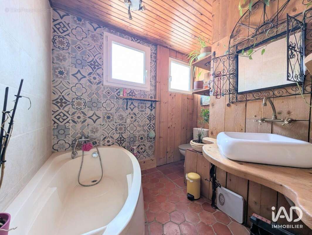 Maison 80 m² à Villeneuve-La-Riviere  - photo 6