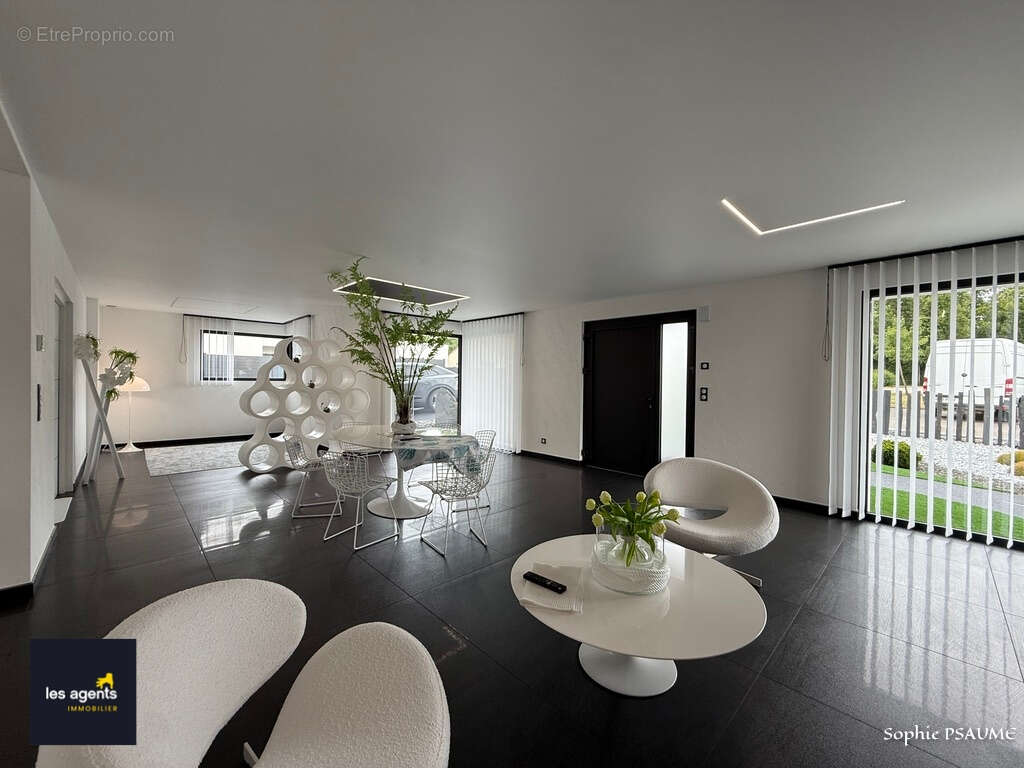 Maison à NEUFCHATEAU